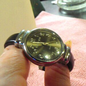BLACK QUARTZ WRIST WATCH with LARGE NUMBERS and TOGGLE BAND